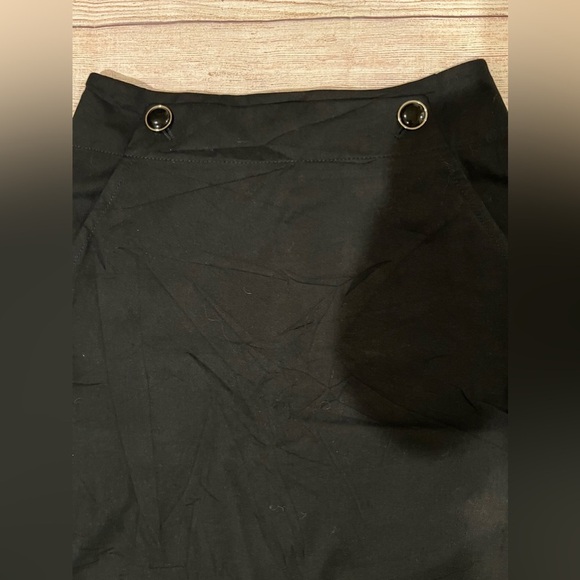 Banana Republic Black Womens Skirt With Button Accents And Pockets Size 2 - Picture 2 of 6